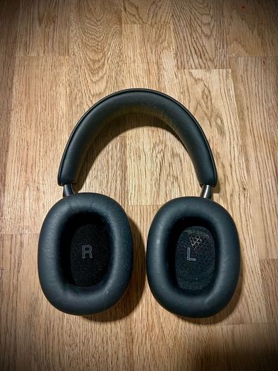 Bower & Wilkins px8 pro wireless headphones