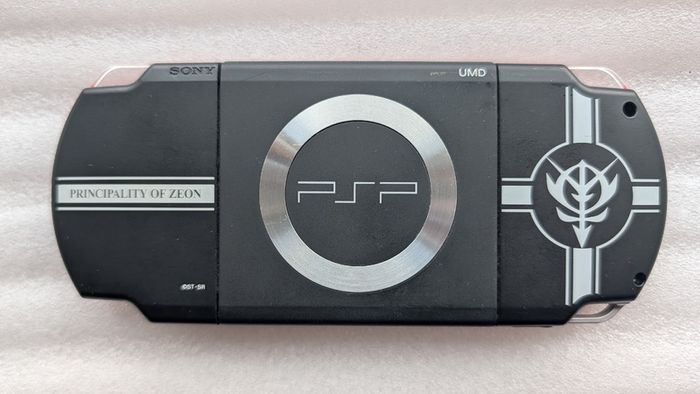 Sony PSP 2000 - Gundam Principality Of Zeon Edition - 64GB
