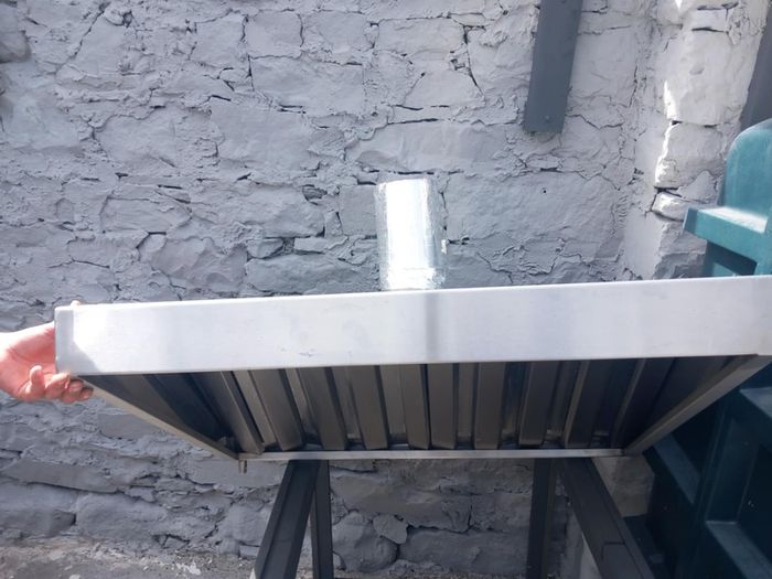 Range hood with an axial duct fan