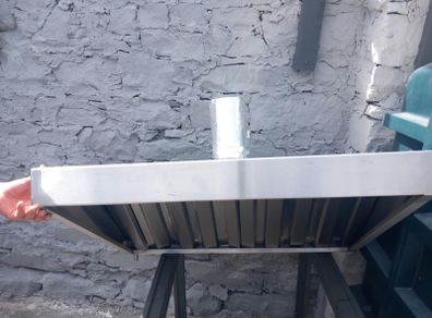 Range hood with an axial duct fan