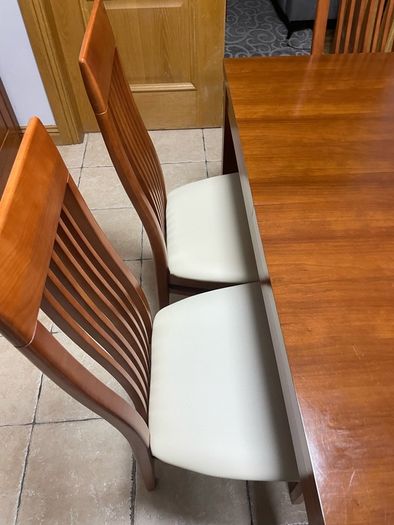 Kitchen dinning table and 6 chairs