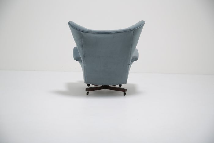 Vintage Blofeld 6250 Swivel & Rocking Lounge Chair in Blue Velvet by Paul Conti for G-Plan, 1960s