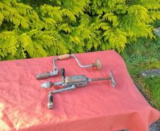 2 vintage manual drills possible to post