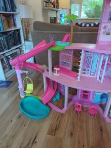 Barbie dreamhouse