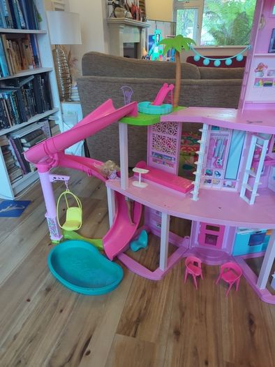 Barbie dreamhouse
