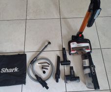 Shark IZ201 cordless vacuum with accessories