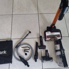 Shark IZ201 cordless vacuum with accessories