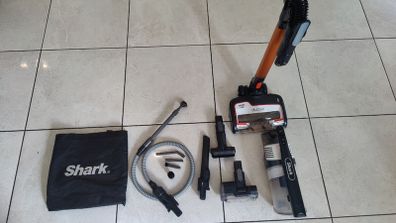 Shark IZ201 cordless vacuum with accessories