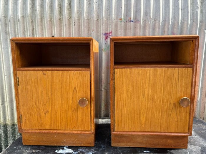 Pair of Midcentury retro vintage Oak Bedsides by Meredew c.1960s