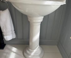 Elegant Traditional Pedestal Sink With Quality Chrome Taps