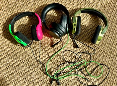 headphones - for repair or parts