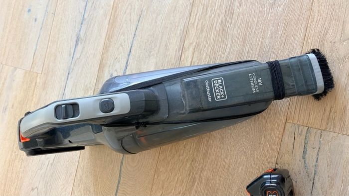 Black+Decker Handheld Cordless Vacuum Cleaner 2 batteries