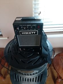 hiwatt 12 w mini amp with cable,stand and strap
