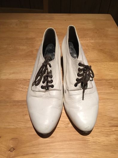 White Brogue Shoes with Heel