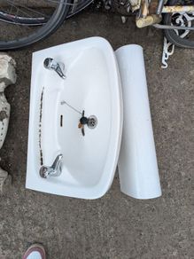 Bathroom sink