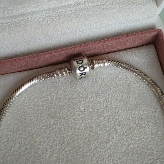 Pandora bracelet barrel clasp size 23cm very good condition fully hallmarked