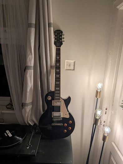 2012 Epiphone Les Paul Standard in Ebony/Black