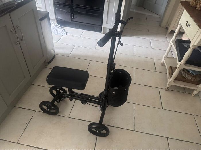 Knee scooter