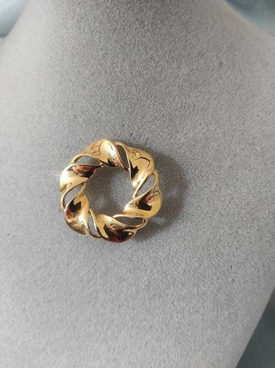 brooch