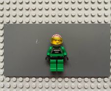 lego Star Wars sw0031 Rebel Pilot A-wing minifigure - Light Nougat Head, Trans-Yellow Visor, Green Jumpsuit