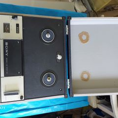 SONY TAPECORDER Model TC-105, in beautiful case and in excellent condition,. Vintage 1974