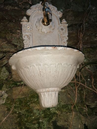 Victorian Style Hand-Painted Wall Water Fountain Cast Iron