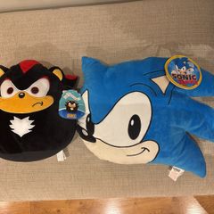 Sonic The Hedgehog cushion and Shadow Squishmallow