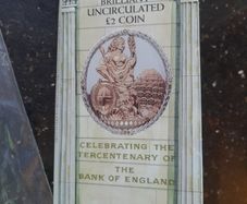 2 pound unc coin