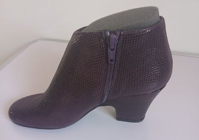 CEFALU Ladies Or Kids  Purple Leather Ankle Boots Small Size UK13 EU32 CAN POST
