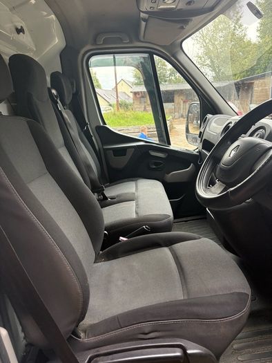 132 Renault master 3.5 horse van