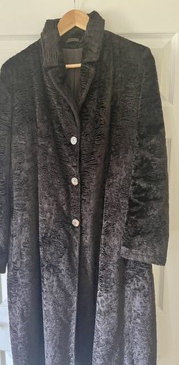 Per Una Marks & Spencer Long Velvety Sherpa Style Long Ladies Coat. In Very Good Condition. Made In Italy. Dark brown. Size Medium
