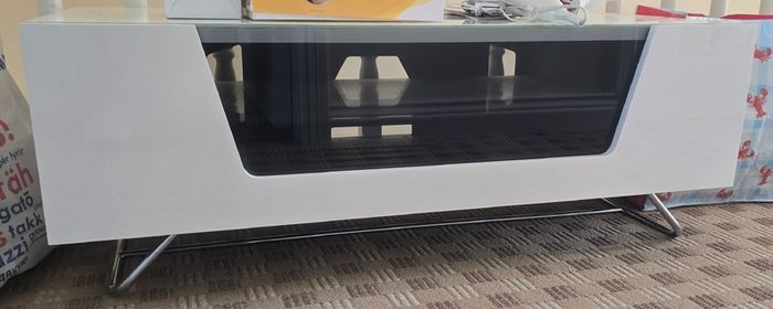 Affleck tv unit