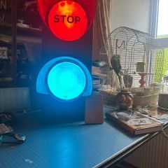 Train lighting red and green like traffic lights without the amber.