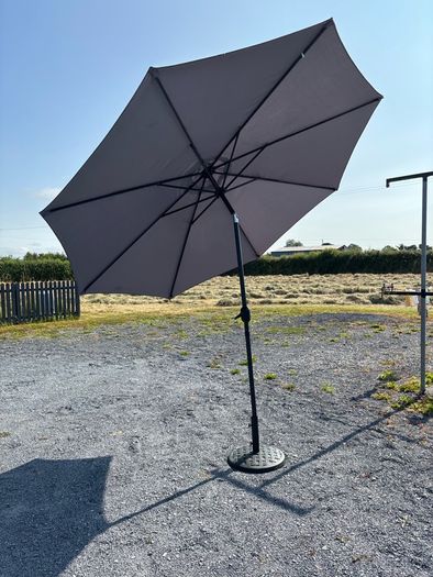 Tilt Parasol + Base