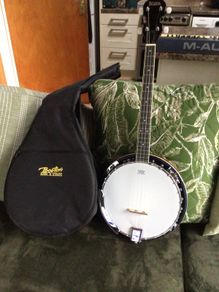 Adam black banjo - like new - comes with gig bag