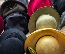 Ladies Hats x 25