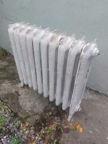 Cast iron antique style radiator