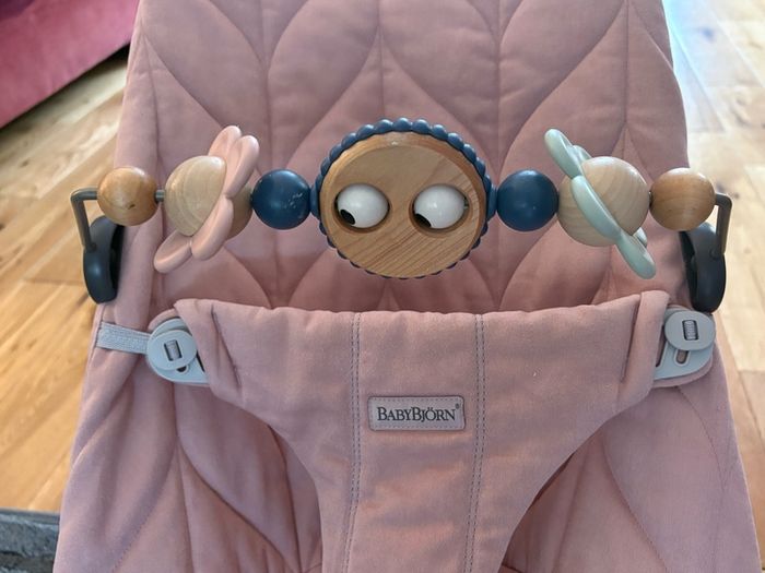 Baby Bjorn Bouncer dusty pink with toy attachment