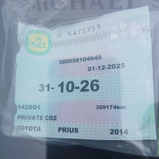 Toyota Prius Alpha 2014