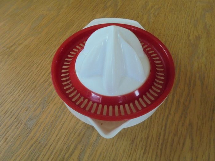 Red/White Plastic Juicer for Sale