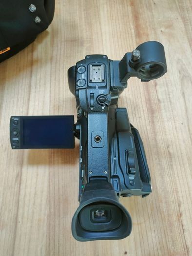 Canon XF100 Professional Camcorder with 10x HD Video lens, Compact Flash (CF) Recording