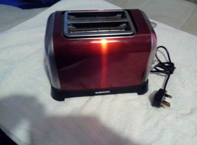 Red Manhattan 2 slice Toaster can deliver local