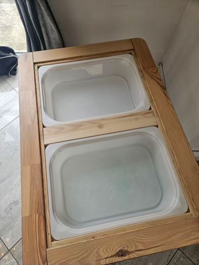 kids table and chairs