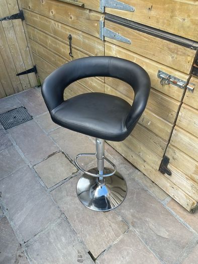 Black Faux Leather Adjustable Salon Chair