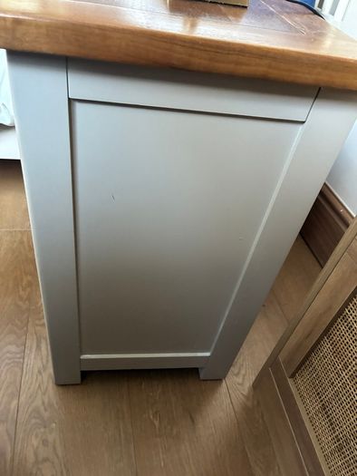 King bed, matching lockers and chest of drawers