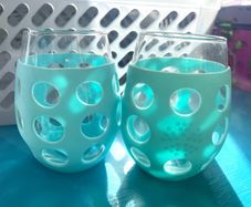 2 Stemless wine glasses