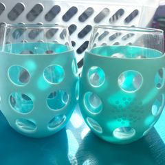 2 Stemless wine glasses