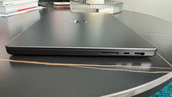 Mac Book Pro 14" M3/ 18 GB Ram/ 500GB Storage
