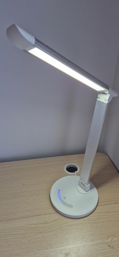 Adjustable desk lamp