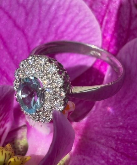 Vintage Aquamarine and Diamond 18ct Gold Cluster Ring